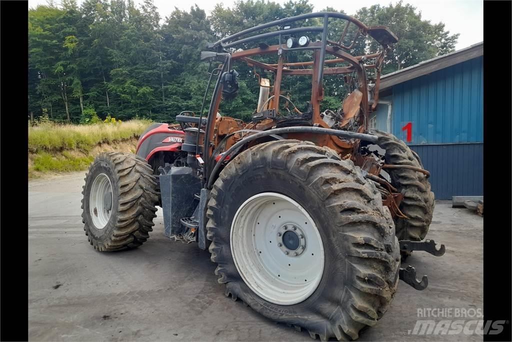 Valtra T254 Трактори