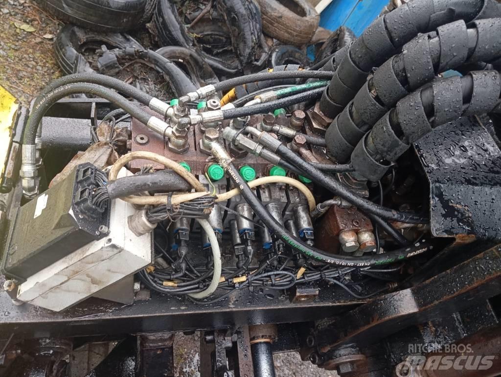 Hyundai 220 HXNLC Екскаватори
