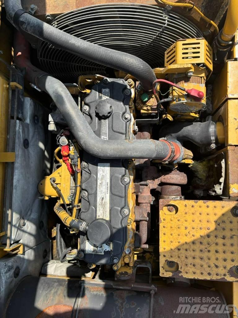CAT 325 D L Гусеничні екскаватори