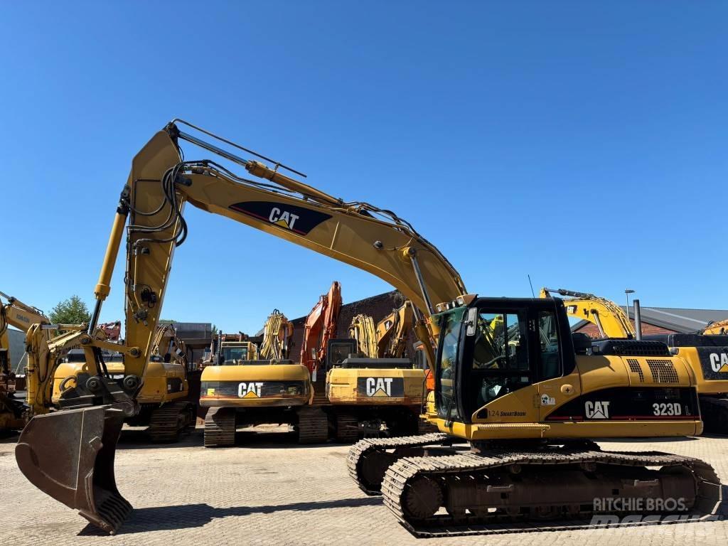 CAT 323 D L Гусеничні екскаватори