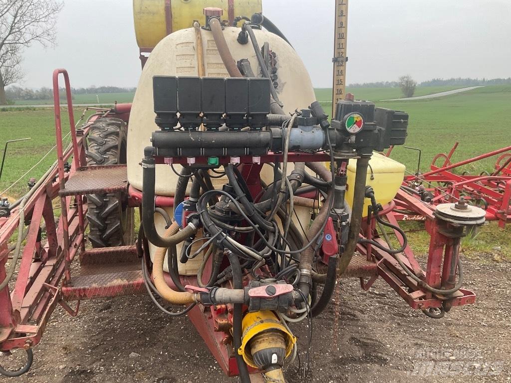 Hardi 2400 Причіпні обприскувачі
