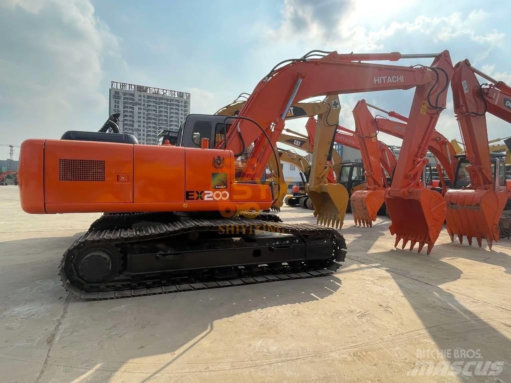 Hitachi EX 200 Гусеничні екскаватори