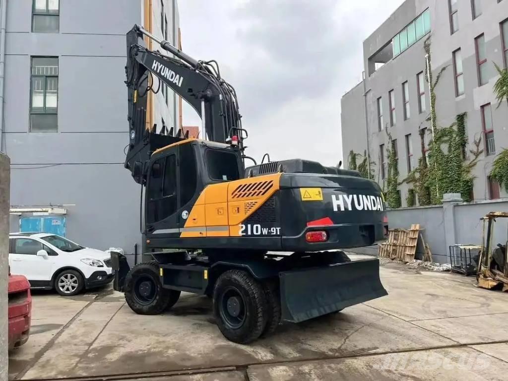 Hyundai R210W-9T Колісні екскаватори
