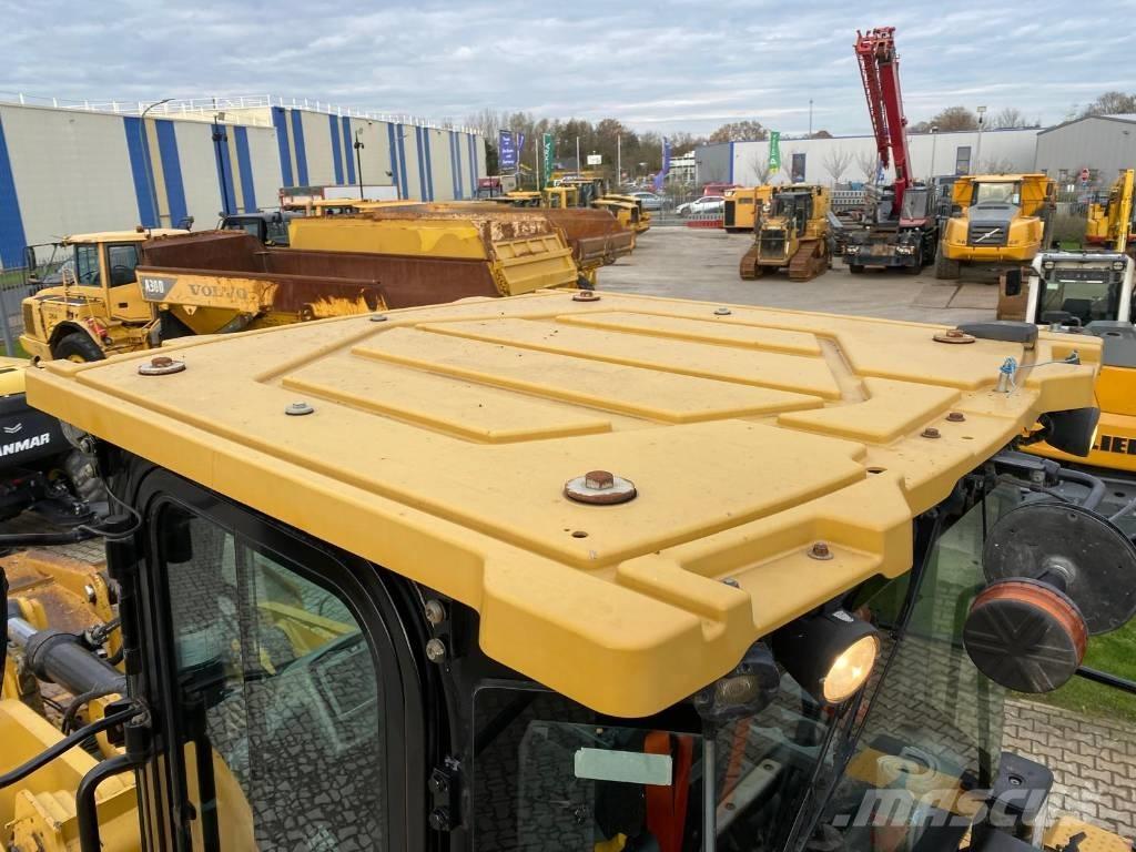 CAT 980M Фронтальні навантажувачі