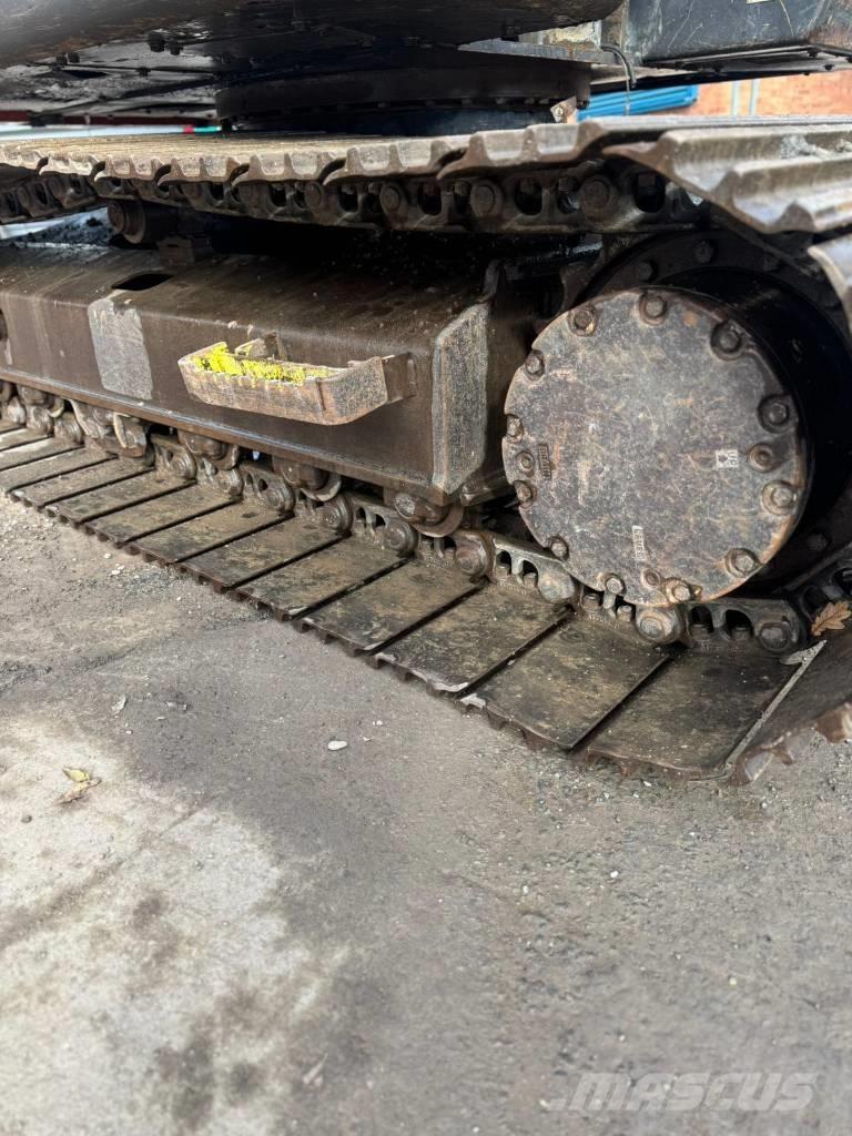 Hitachi ZX 135 US Гусеничні екскаватори