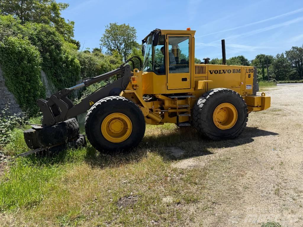 Volvo L90B Фронтальні навантажувачі