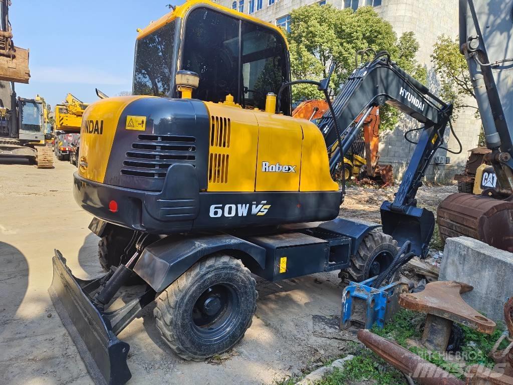 Hyundai R60W Колісні екскаватори