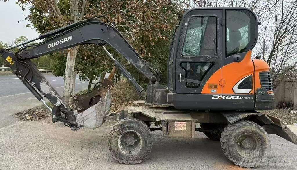 Doosan DX 60 Колісні екскаватори