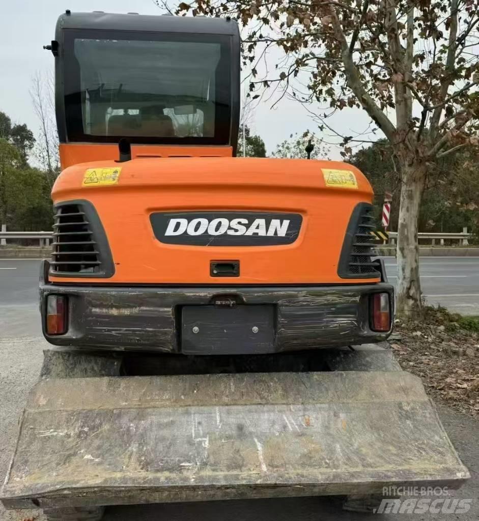 Doosan DX 60 Колісні екскаватори