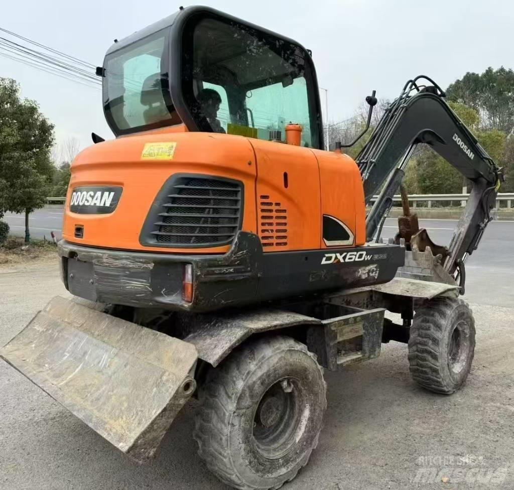 Doosan DX 60 Колісні екскаватори