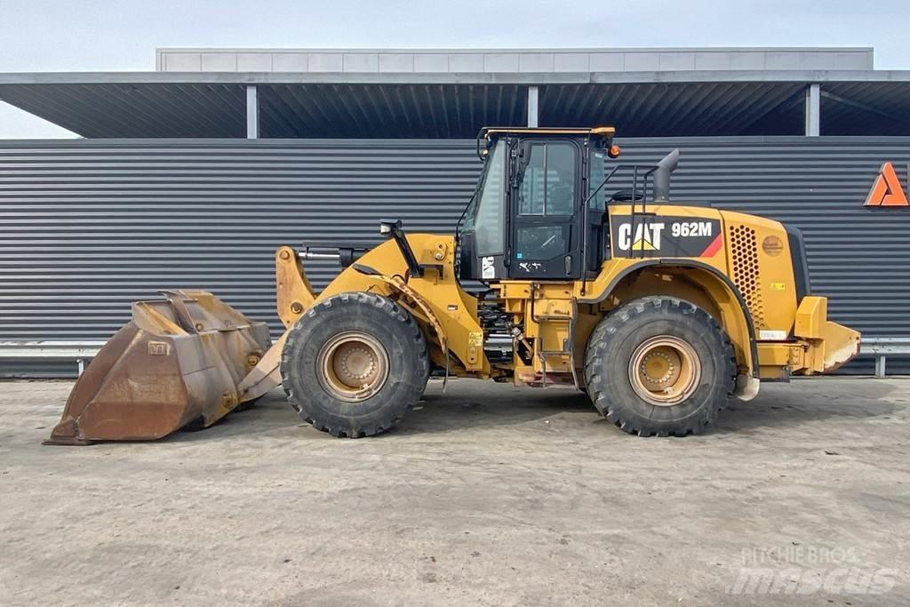 CAT 962M Фронтальні навантажувачі