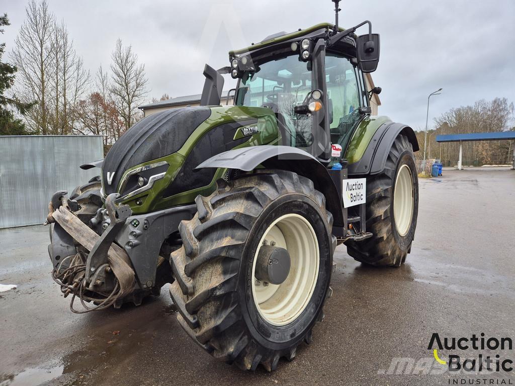 Valtra T235 Трактори