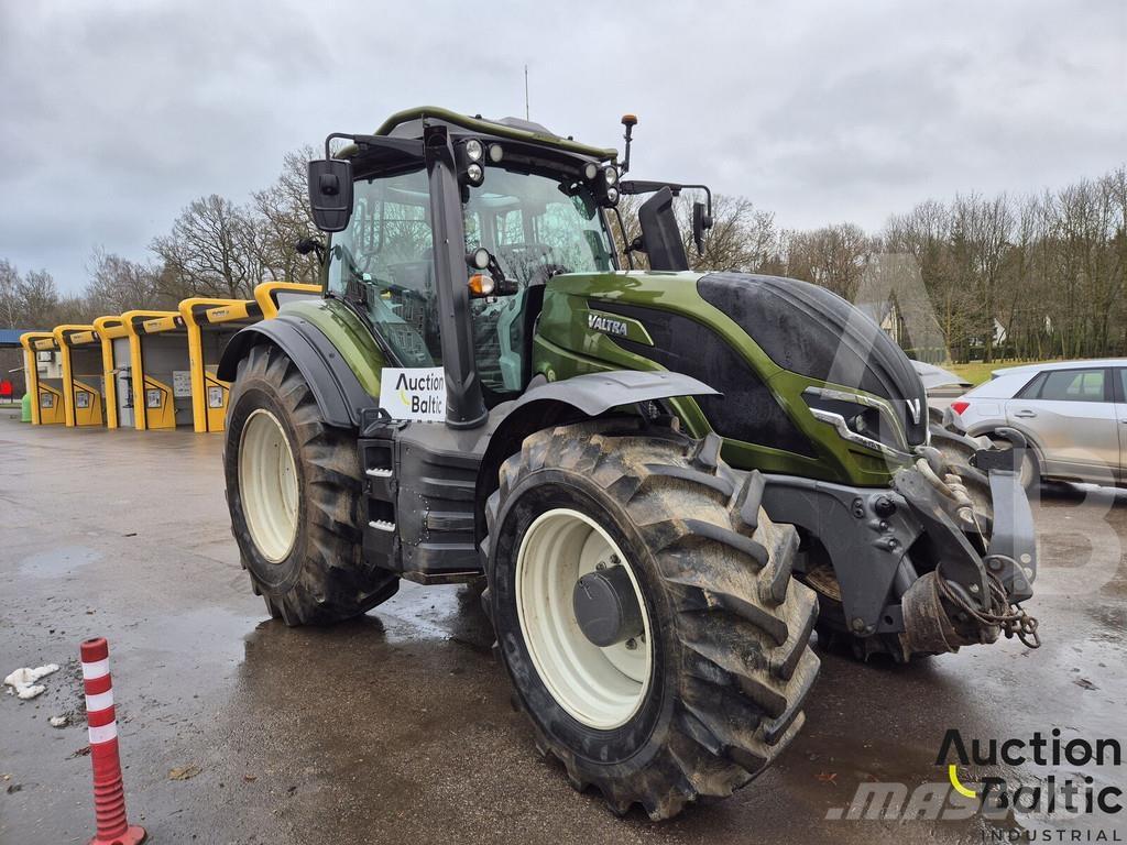 Valtra T235 Трактори