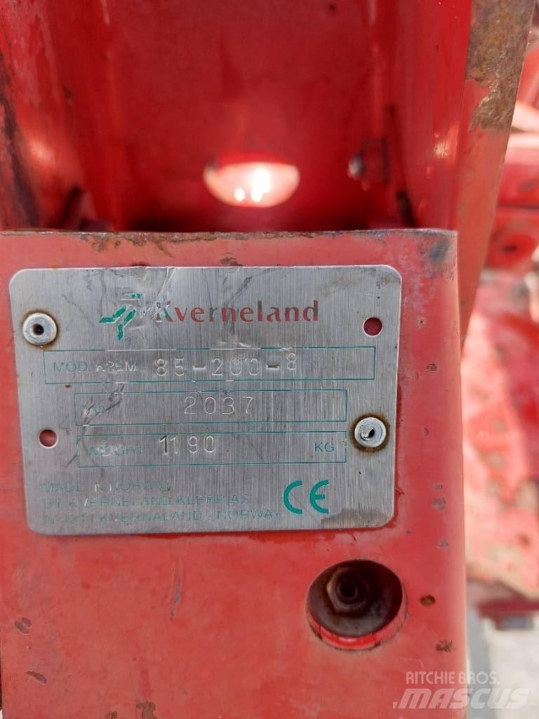 Kverneland EM 85 4 Реверсивні плуги