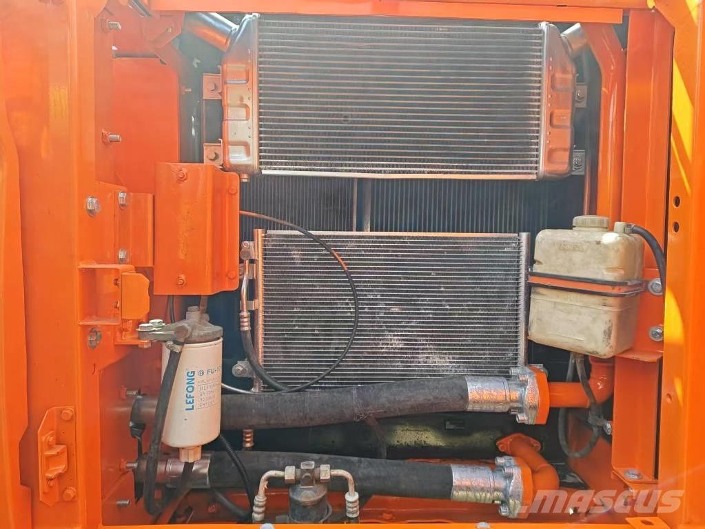Doosan DX 225 LC Гусеничні екскаватори