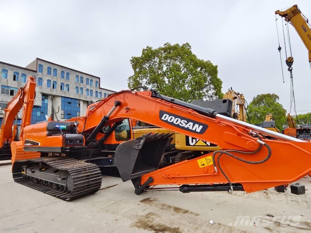 Doosan DX 225 LC Гусеничні екскаватори