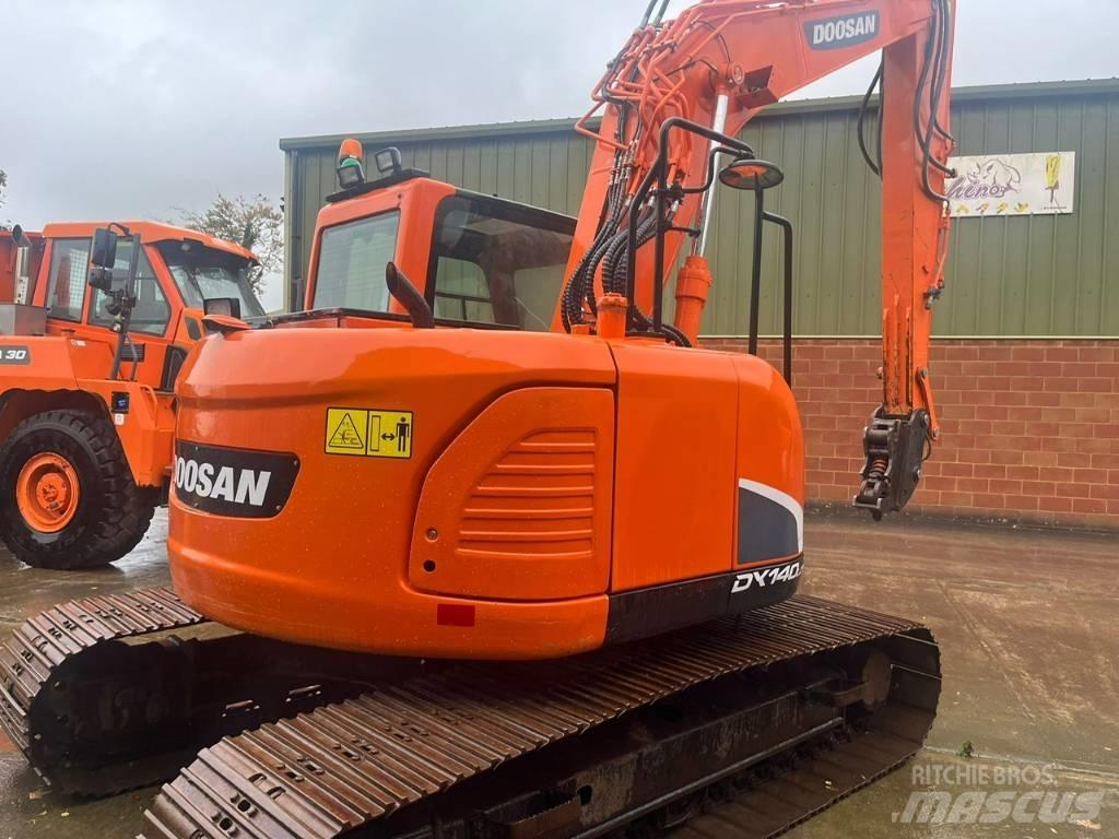  2015 DX140LCR-3 Гусеничні екскаватори