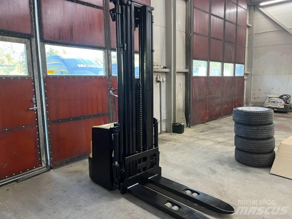 CAT NSP16N2 Ручні штабелери