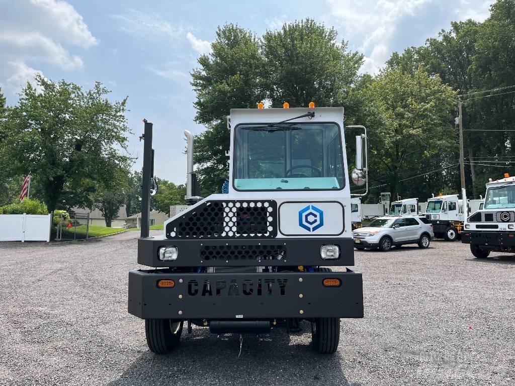 Capacity TJ5000 DOT Термінальні трактори