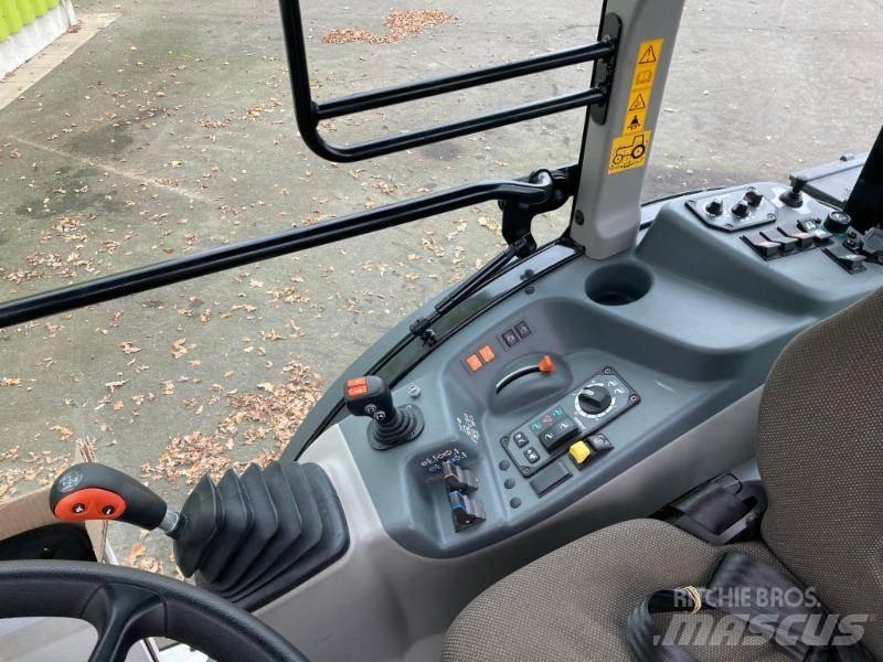 CLAAS NEXOS 260 L Трактори