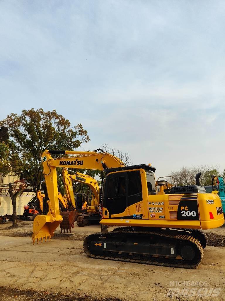 Komatsu PC200 Гусеничні екскаватори