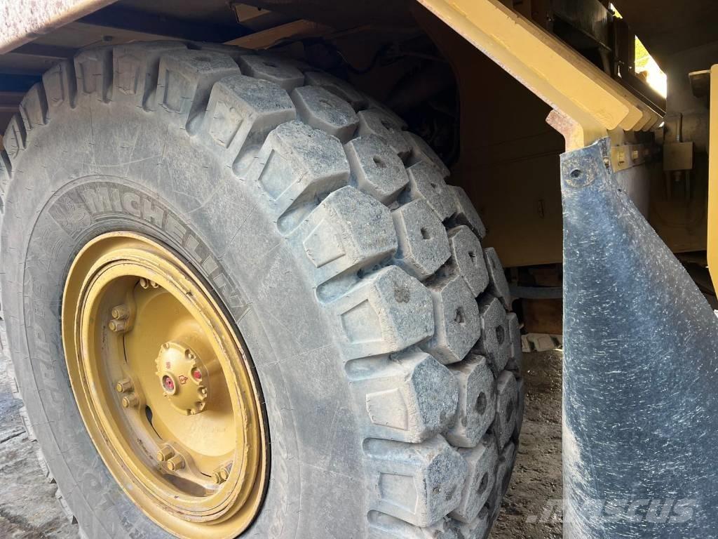 CAT 775 F Кар`єрні самоскиди