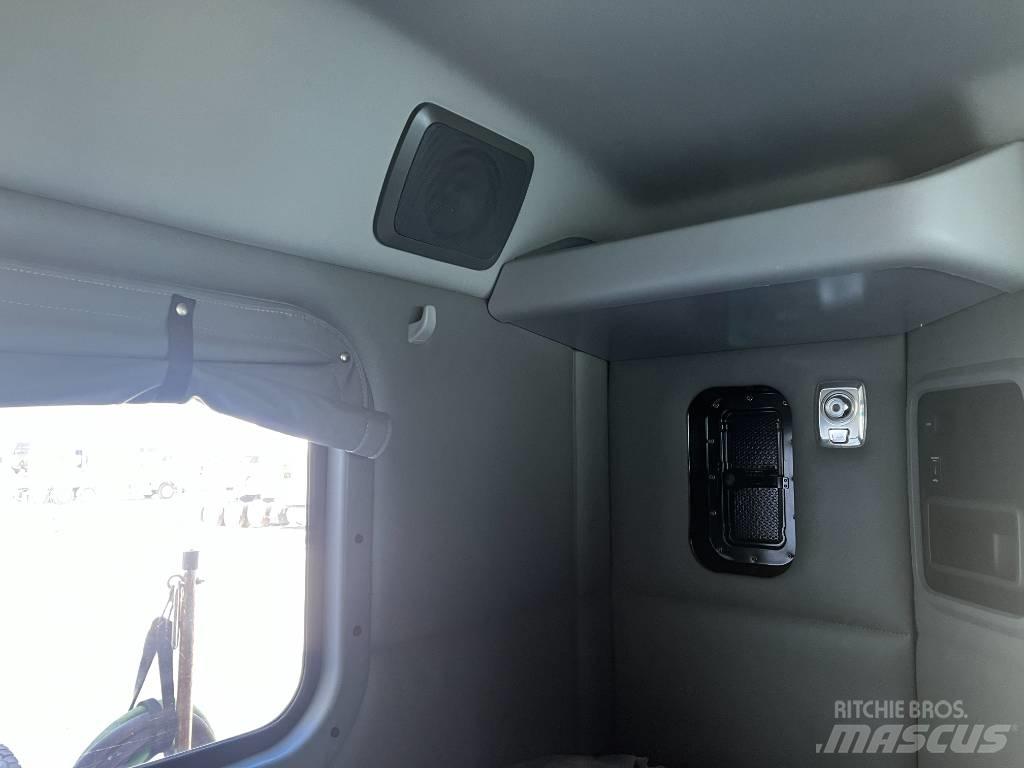 Kenworth W 990 Тягачі