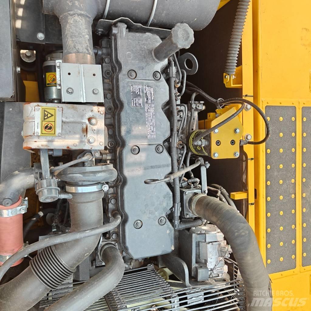 Komatsu 240-8 Гусеничні екскаватори