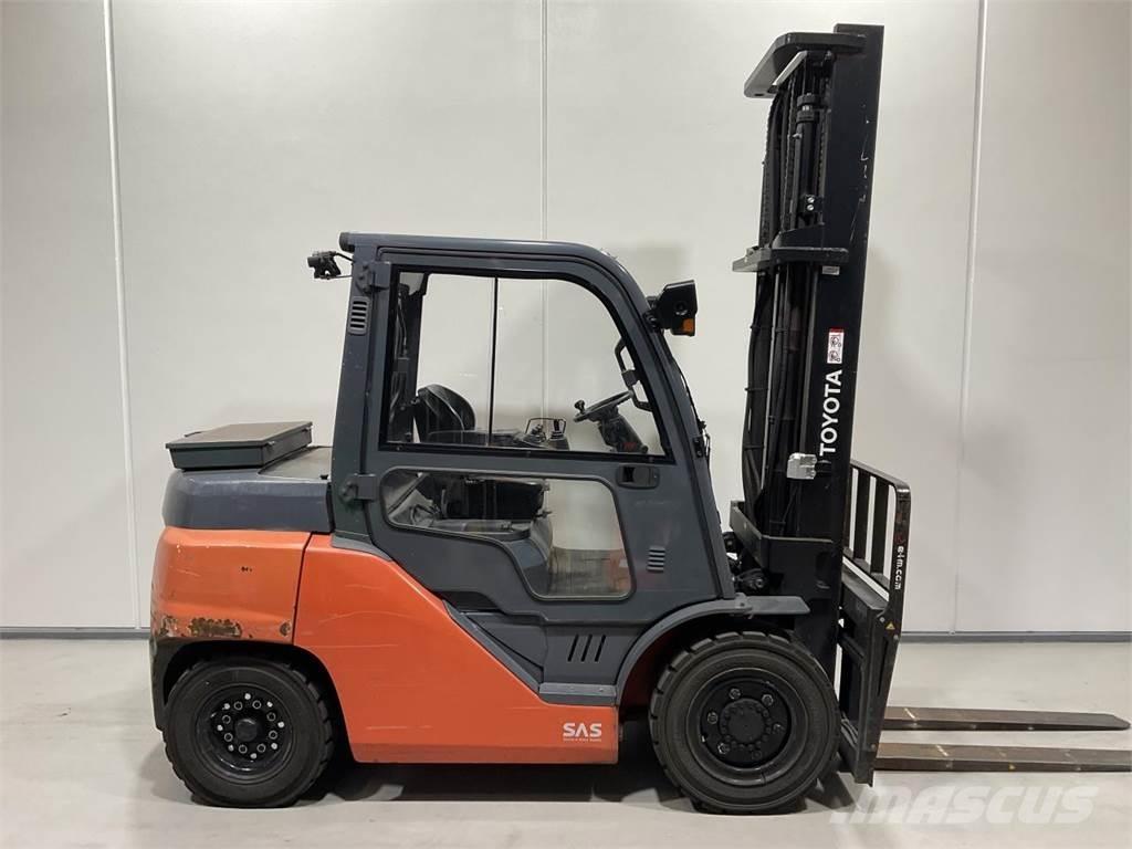 Toyota 40-8FD40N Дизельні навантажувачі