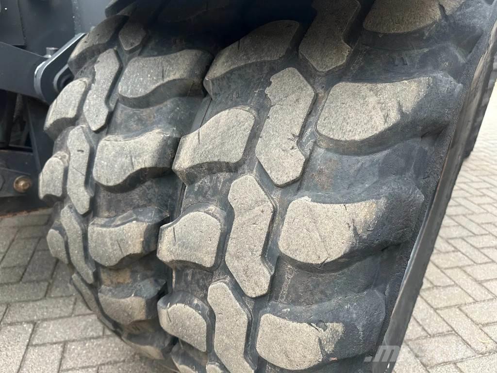 Doosan DX140W-5 Колісні екскаватори