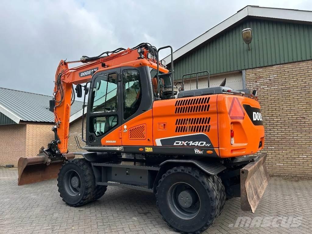 Doosan DX140W-5 Колісні екскаватори