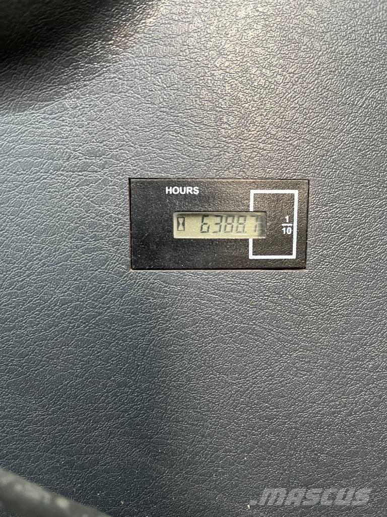 Hyundai HX 145 LCR Гусеничні екскаватори