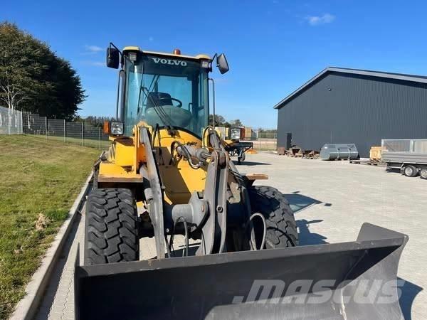 Volvo L 30 B Фронтальні навантажувачі