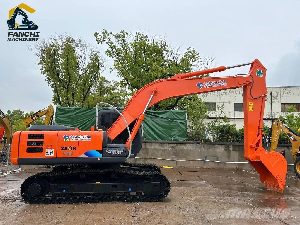 Hitachi 210LC Гусеничні екскаватори