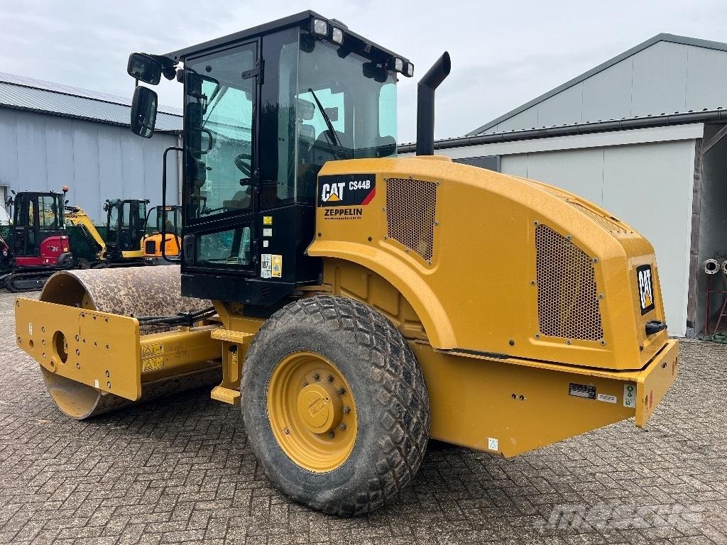 CAT CS44B - CS 44 B Грунтові котки