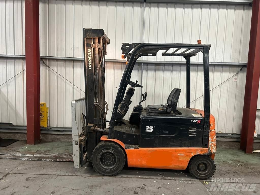 Doosan B25X-5 Електронавантажувачі
