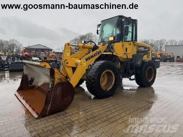 Komatsu WA 200 Фронтальні навантажувачі