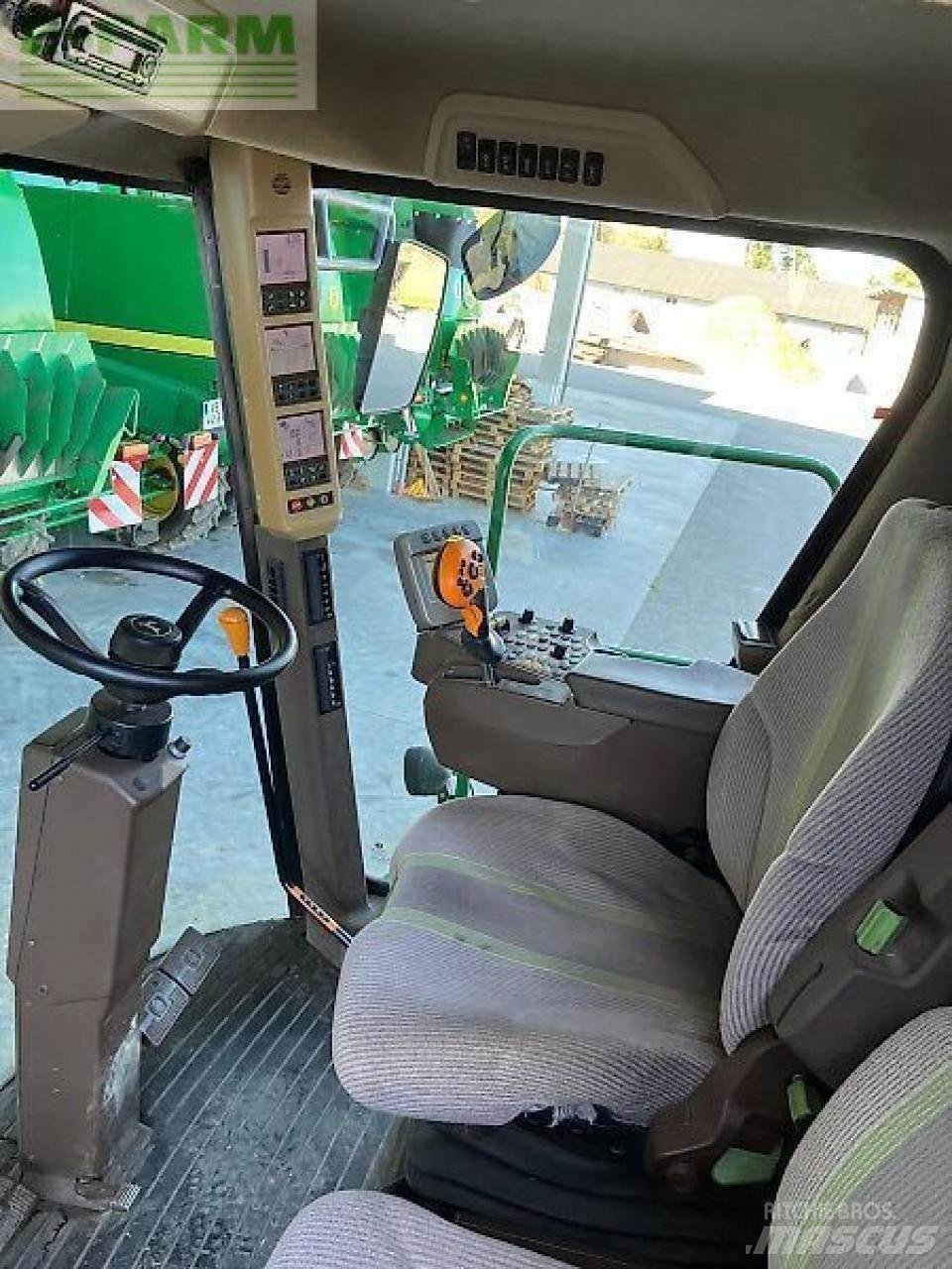 John Deere t560hm Зернозбиральні комбайни
