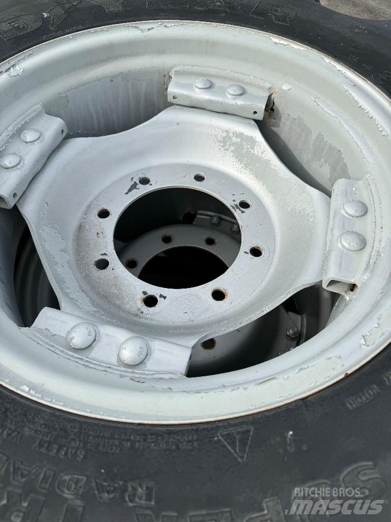 Goodyear 13.6R38 Колеса