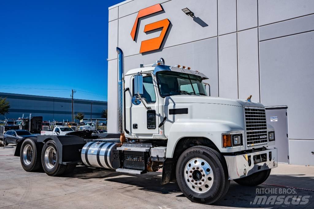 Mack Pinnacle Тягачі