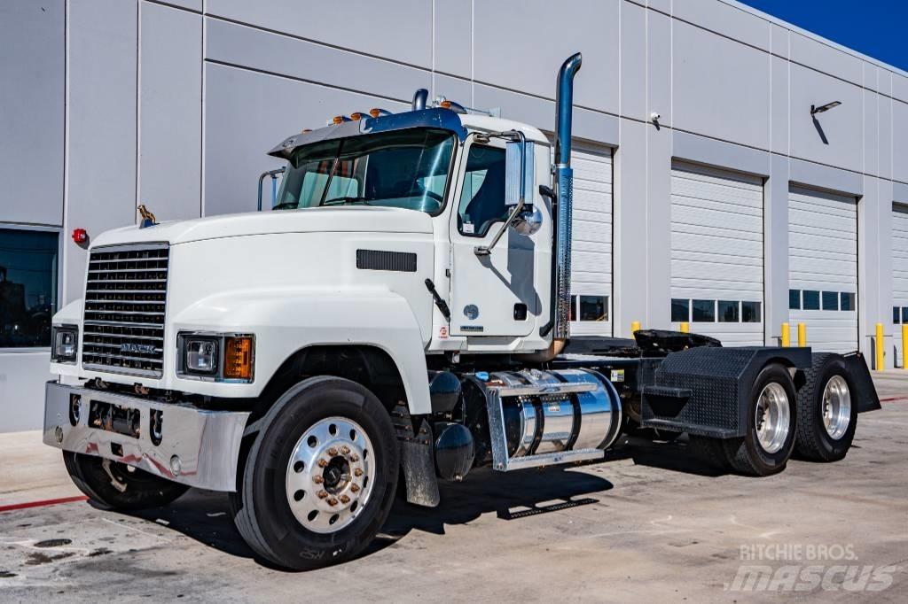 Mack Pinnacle Тягачі