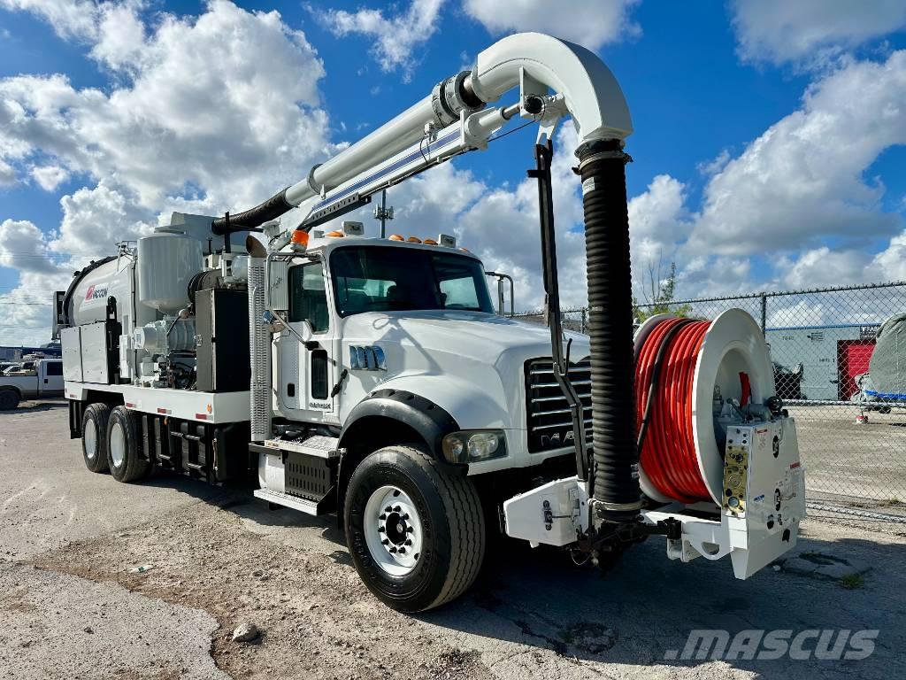 Mack GU713 Комбі/Вакуумні вантажівки