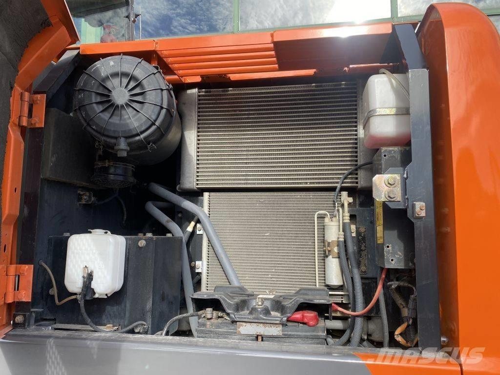 Hitachi ZX 140 W-3 Колісні екскаватори