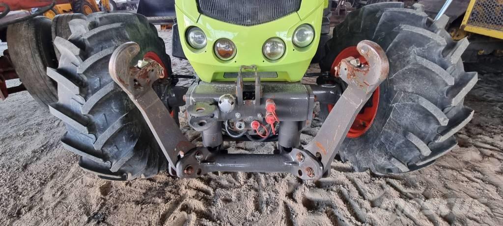 CLAAS AXOS 310 Трактори