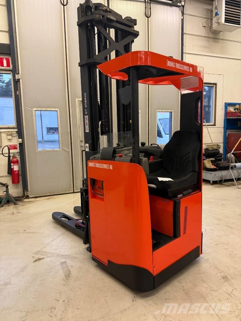 BT truck SRE160L Самохідні електроштабелери