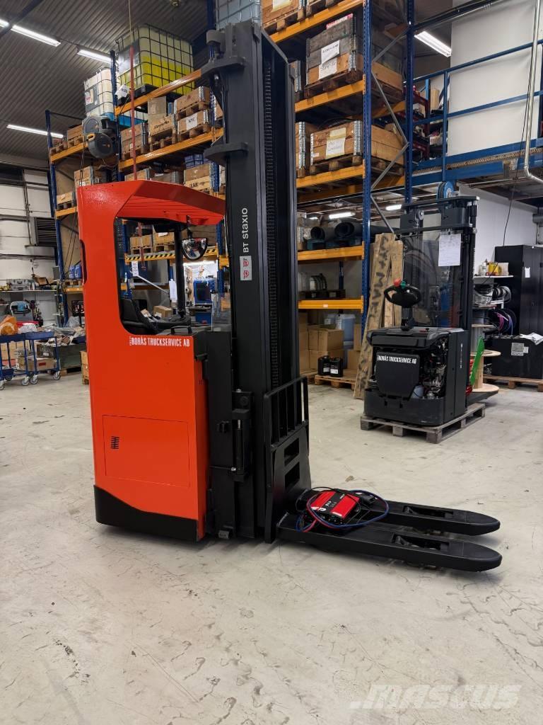 BT truck SRE160L Самохідні електроштабелери