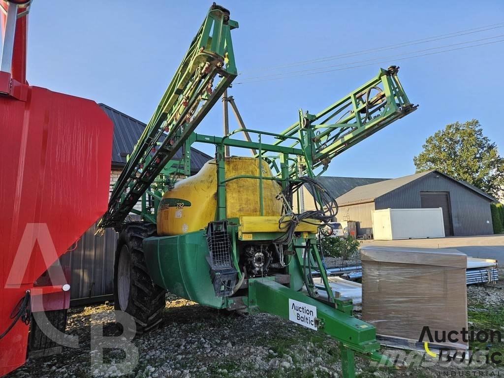 John Deere 732 Причіпні обприскувачі