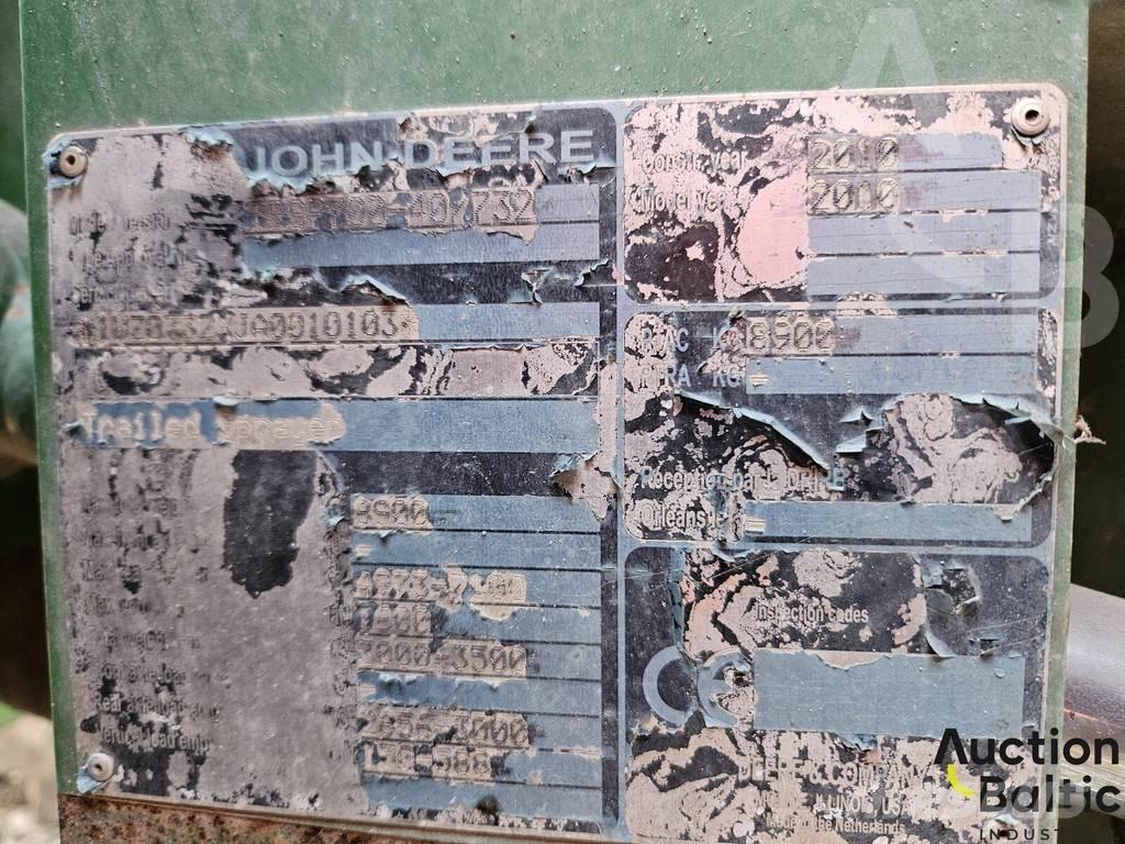 John Deere 732 Причіпні обприскувачі