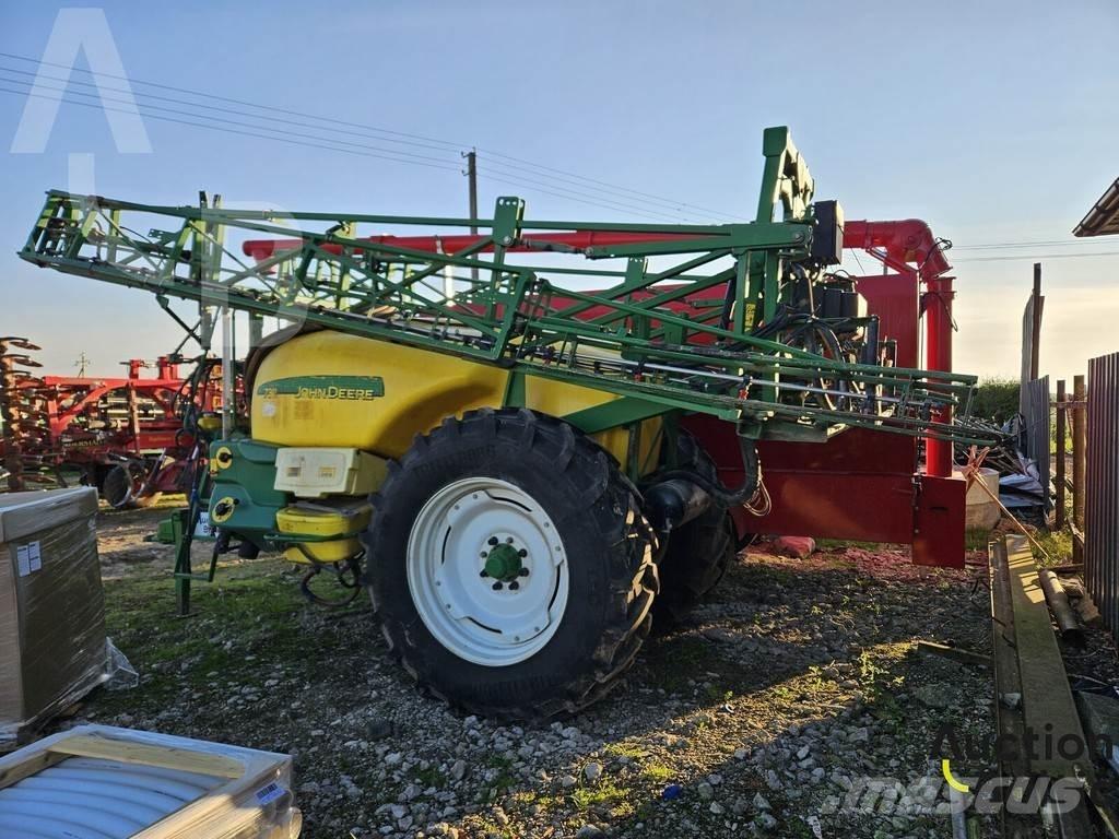 John Deere 732 Причіпні обприскувачі