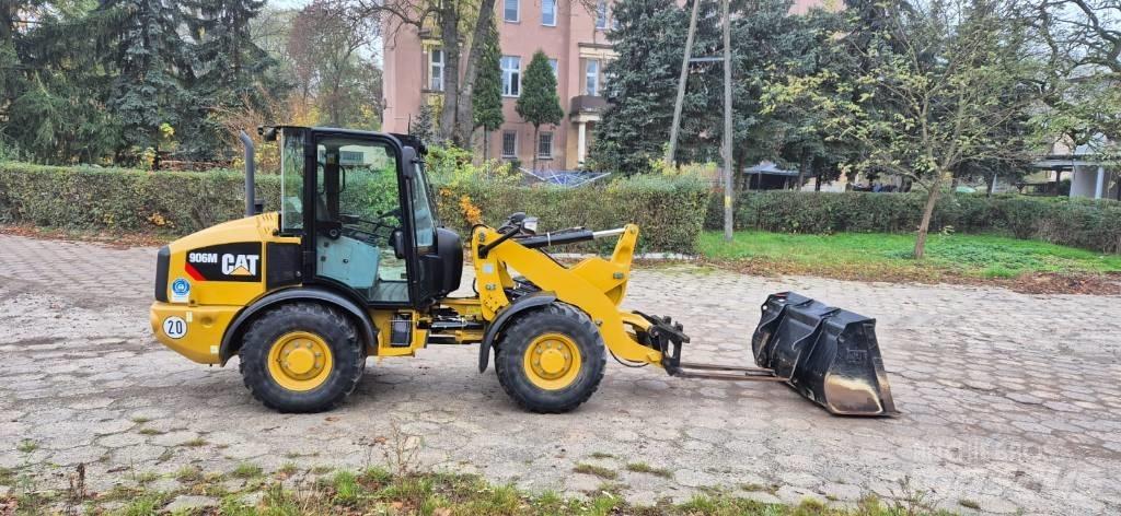 CAT 906 Фронтальні навантажувачі